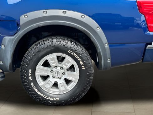 Used 2017 Nissan Titan SV AWD/4WD image 36