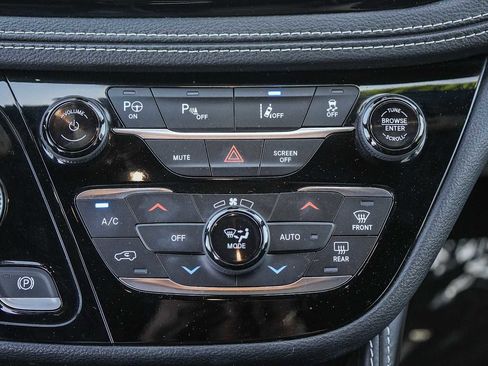 Used 2022 Chrysler Pacifica Limited w/ S Appearance Package FWD image 22