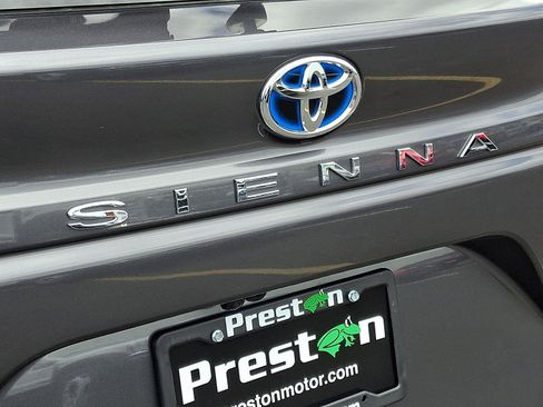Used 2025 Toyota Sienna Platinum AWD/4WD image 30