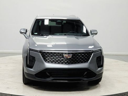 Used 2024 Cadillac XT4 Premium Luxury image 2