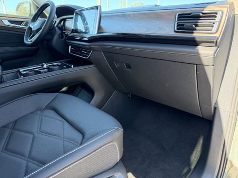 New 2026 Volkswagen Atlas SE image 11