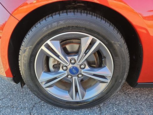 Used 2018 Ford Focus SE w/ SE Appearance Package image 23