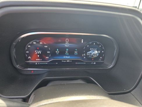 Used 2024 Chevrolet Suburban Premier AWD/4WD image 6