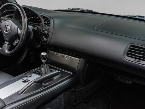 Used 2004 Honda S2000 image 13