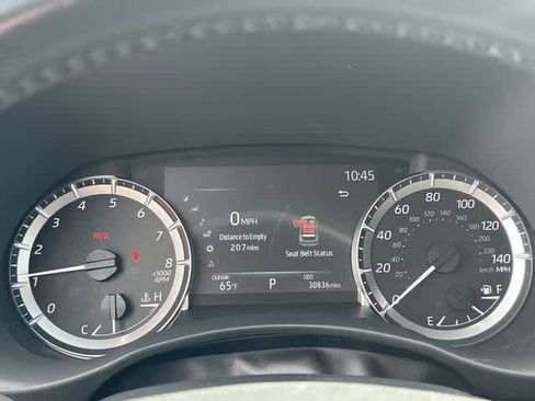 Used 2023 Toyota Highlander XLE image 7