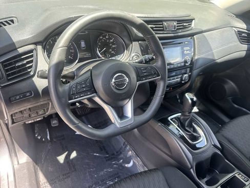 Used 2017 Nissan Rogue SV AWD/4WD image 10