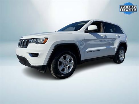 Used 2017 Jeep Grand Cherokee Laredo image 2