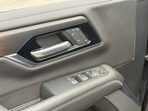 Used 2025 GMC Yukon Denali w/ Sun & Power Step Package AWD/4WD image 18