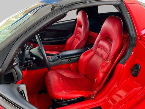 Used 2001 Chevrolet Corvette Coupe w/ Preferred Equipment Group2 RWD image 7