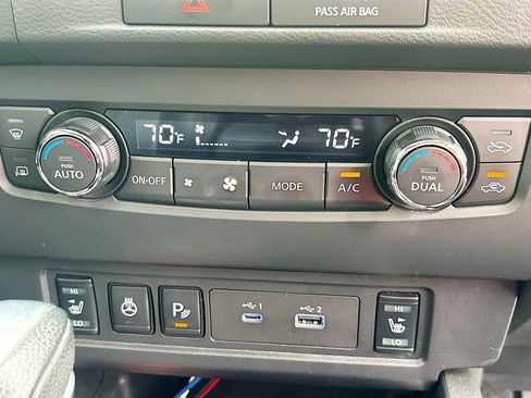 Used 2023 Nissan Frontier SV w/ SV Premium Package AWD/4WD image 13