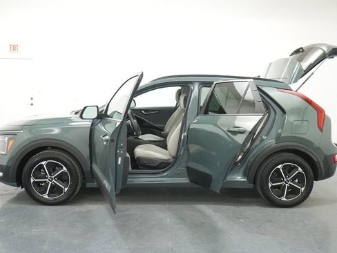 Used 2023 Kia Niro EX FWD image 22