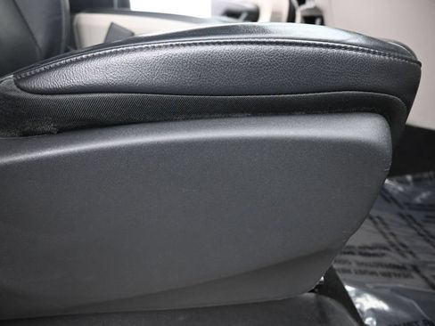 Used 2022 Chrysler Pacifica Touring-L FWD image 12