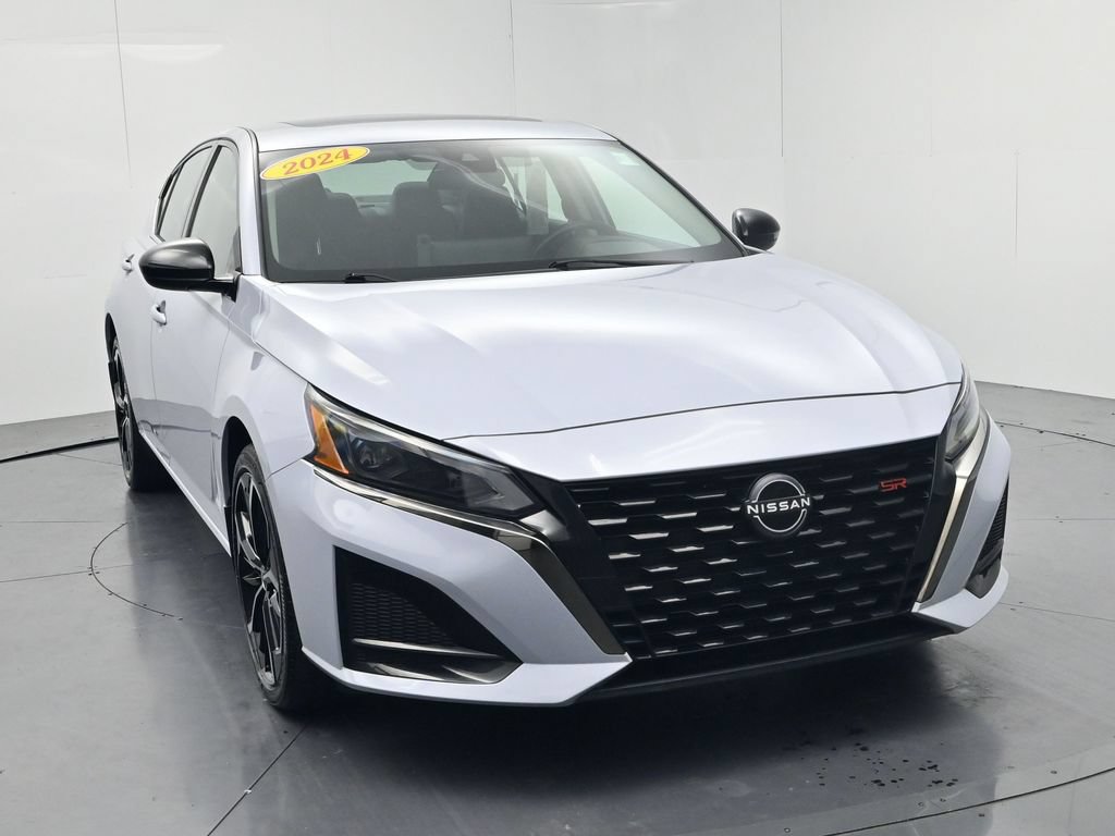 Used 2024 Nissan Altima 2.5 SR w/ SR Premium Package AWD/4WD image 2