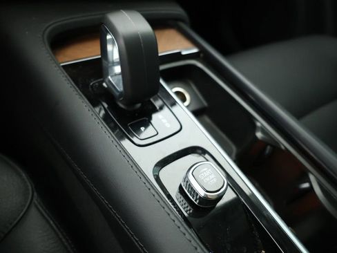 Used 2024 Volvo XC90 T8 Plus w/ Protection Package Premier image 14