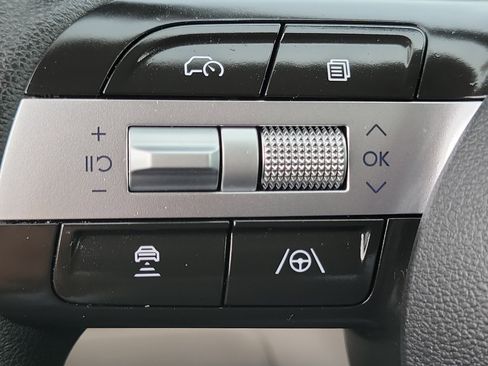 Certified 2025 Hyundai Tucson SE image 8