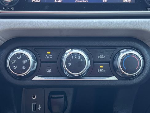 Used 2021 Nissan Versa SV image 6