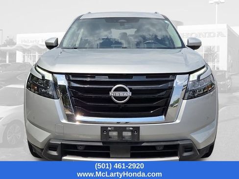 Used 2025 Nissan Pathfinder SL FWD image 5