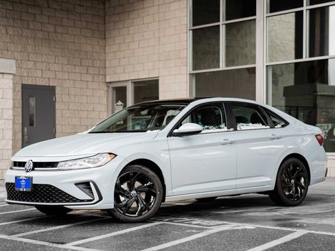 New 2026 Volkswagen Jetta SE image 1