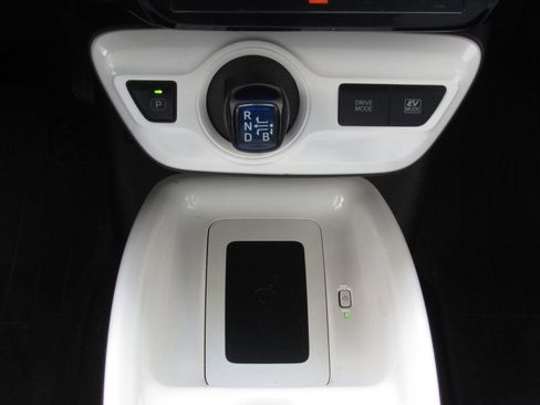 Certified 2018 Toyota Prius Four w/ Advanced Technology Package FWD image 30