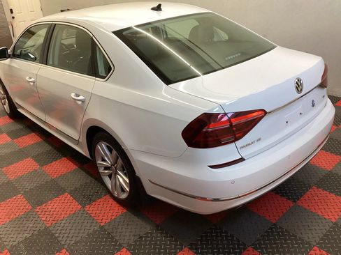 Used 2017 Volkswagen Passat 1.8T SE FWD image 4