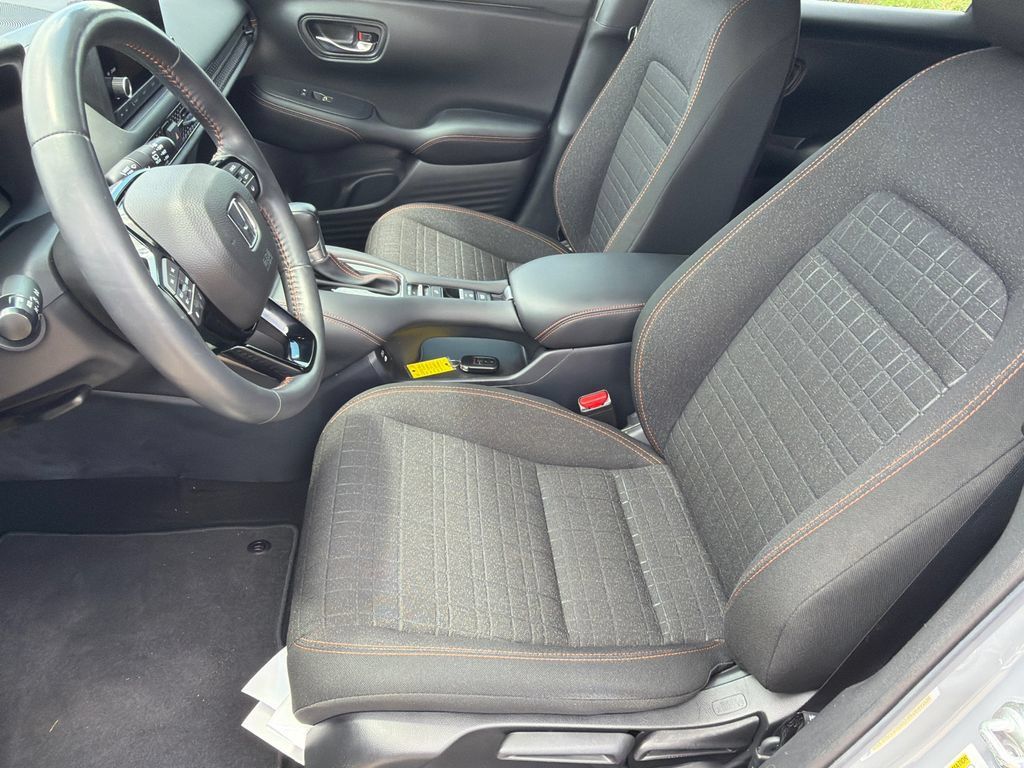 Used 2025 Honda HR-V Sport image 9