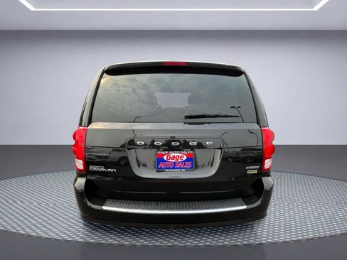 Used 2017 Dodge Grand Caravan Crew FWD image 5
