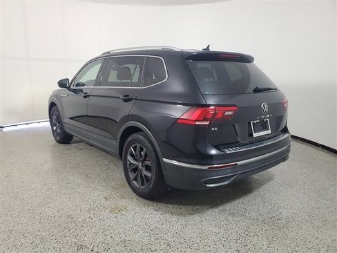 Used 2022 Volkswagen Tiguan SE image 3