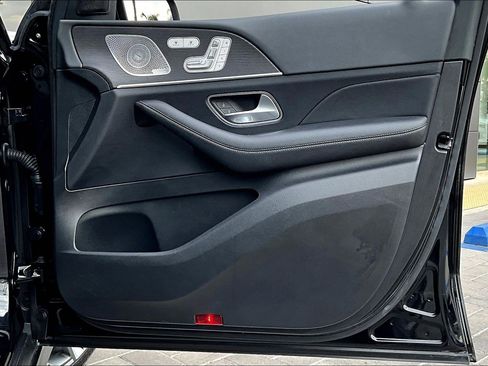 Used 2024 Mercedes-Benz GLS 450 4MATIC image 24