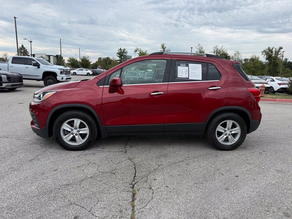 Used 2020 Chevrolet Trax LT w/ Driver Confidence Package FWD image 4