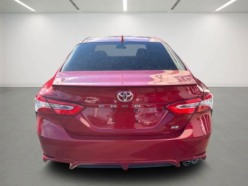 Used 2020 Toyota Camry SE image 5