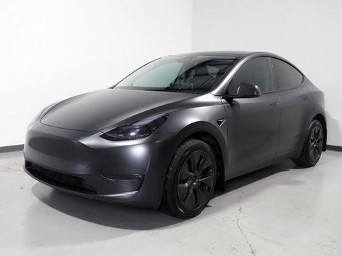 Used 2025 Tesla Model Y AWD image 11