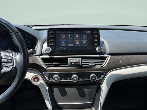 Used 2018 Honda Accord Touring image 11
