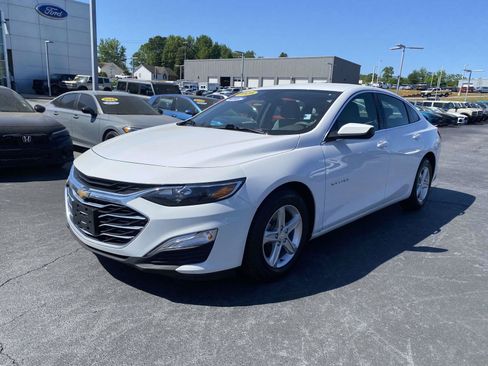 Used 2025 Chevrolet Malibu LS FWD image 3