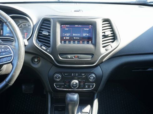 Used 2019 Jeep Cherokee Latitude Plus w/ Comfort/Convenience Group image 25