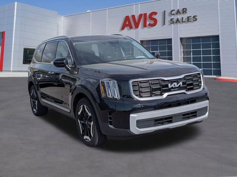 Used 2025 Kia Telluride S FWD image 3