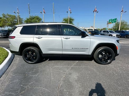 Used 2023 Jeep Grand Cherokee L Laredo AWD/4WD image 4