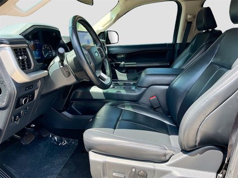 Used 2024 Ford Expedition XLT image 21