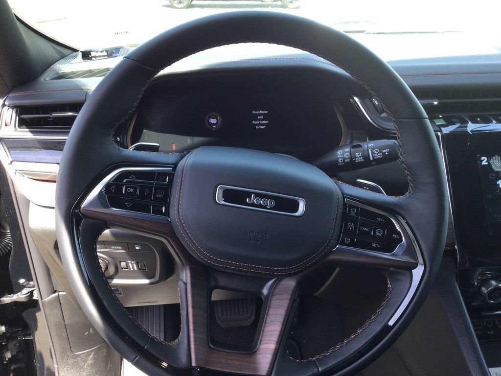 New 2023 Jeep Grand Cherokee Summit w/ Advanced Protech Group IV AWD/4WD image 7