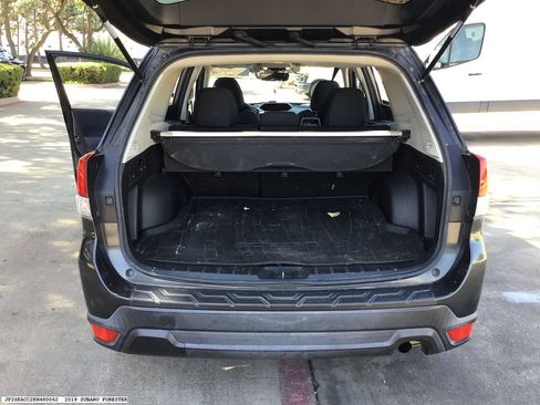 Used 2019 Subaru Forester AWD/4WD image 10