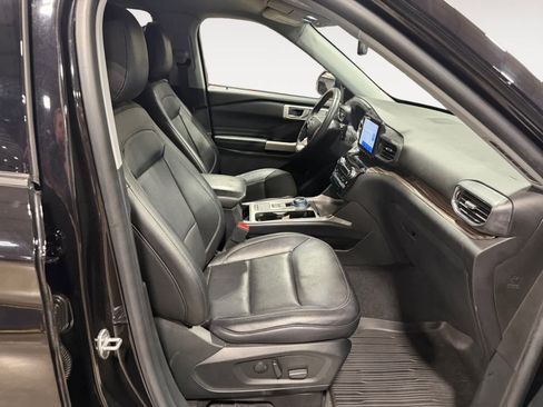 Used 2021 Ford Explorer Limited image 16