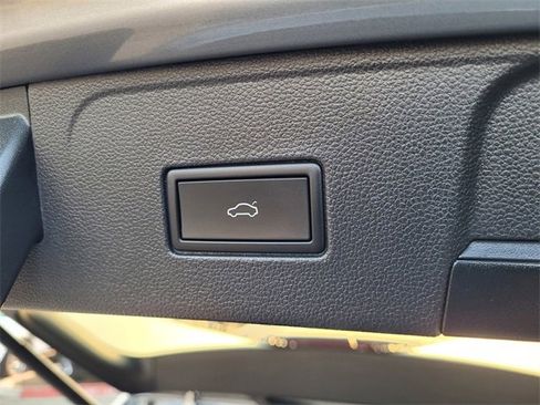 Used 2022 Volkswagen Atlas SEL R-Line image 9