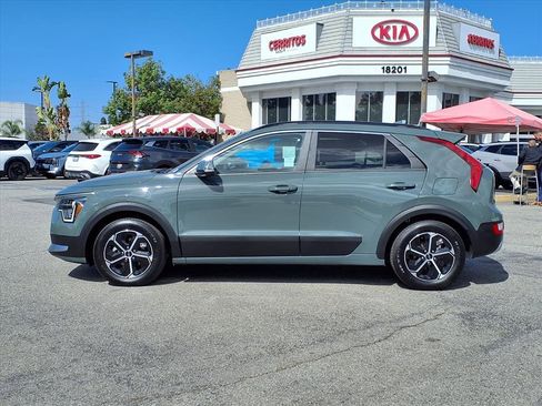 Certified 2025 Kia Niro EX image 2