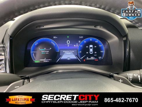 Used 2025 Toyota Camry XSE FWD image 16