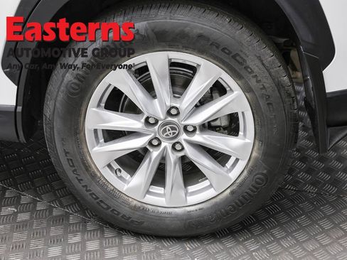 Used 2024 Toyota Corolla Cross LE w/ Moonroof Package AWD/4WD image 8