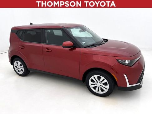 Used 2023 Kia Soul LX FWD image 1