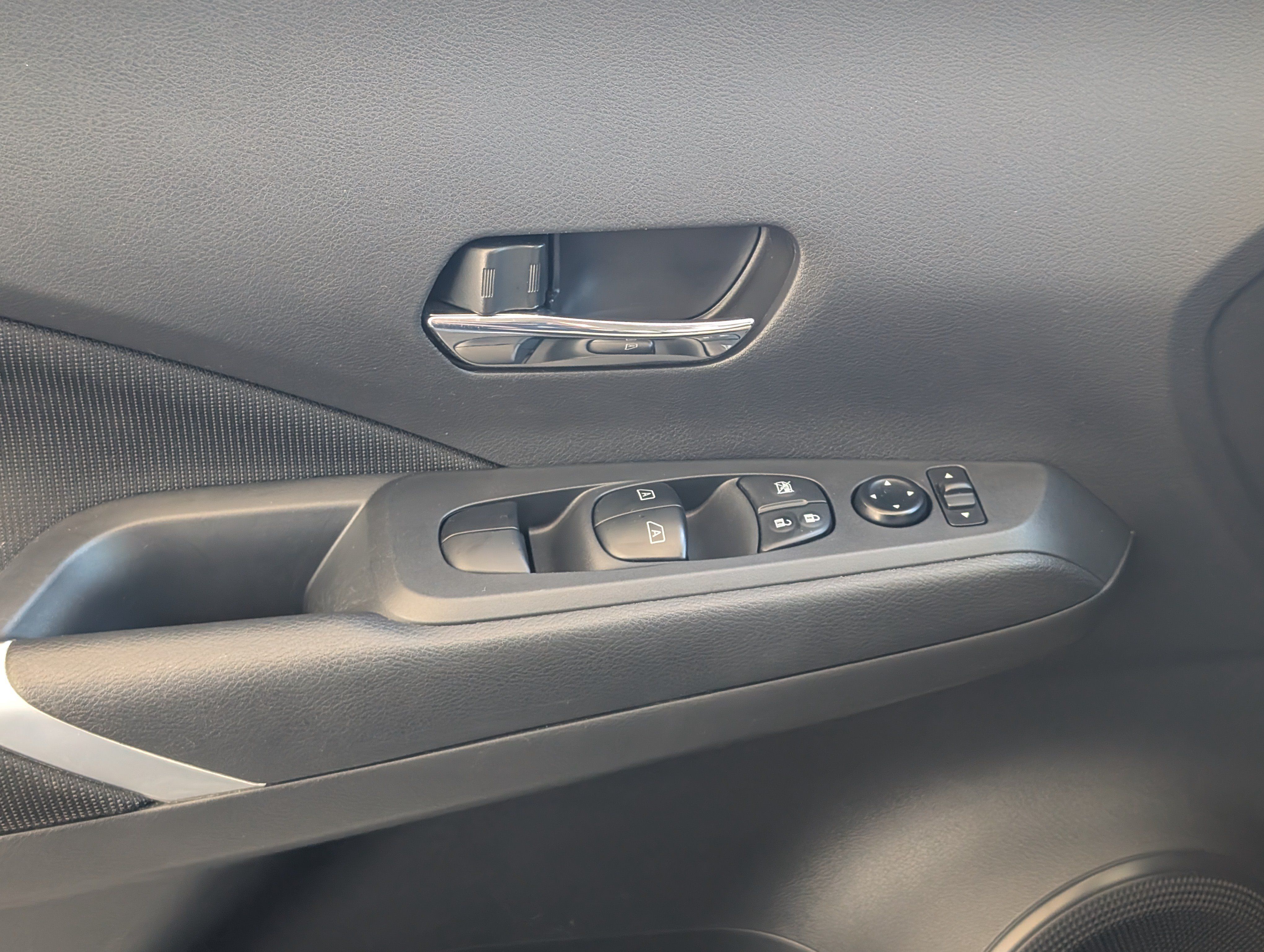 Used 2024 Nissan Kicks SV FWD image 15