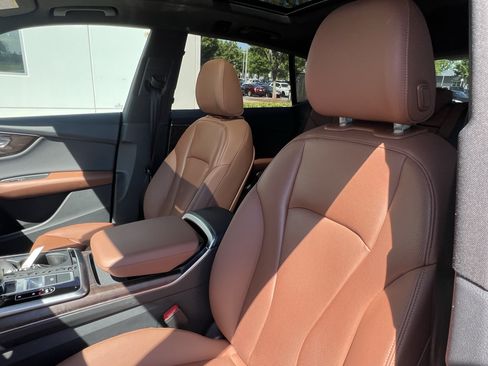 Used 2019 Audi Q8 Premium Plus w/ Premium Plus AWD/4WD image 16