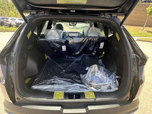 New 2025 Hyundai Tucson Limited image 18