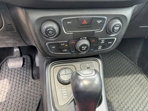 Used 2020 Jeep Compass Trailhawk w/ Cold Weather Group AWD/4WD image 22