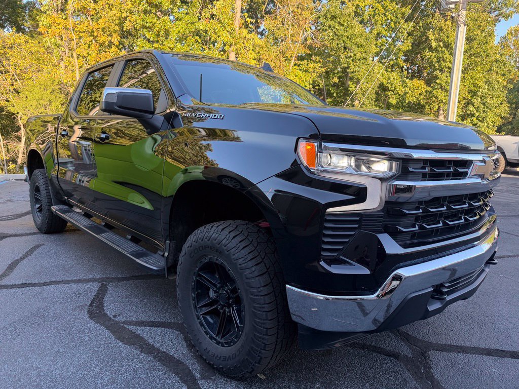 Used 2024 Chevrolet Silverado 1500 LT AWD/4WD image 5